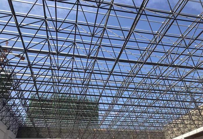 新泰螺栓球网架加工