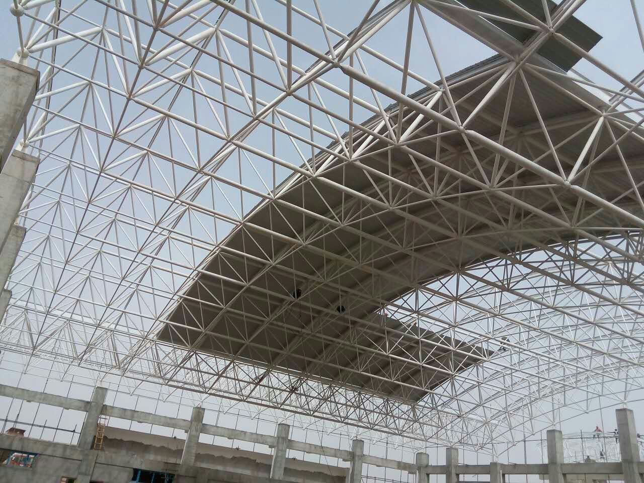 新泰青岛一汽网架